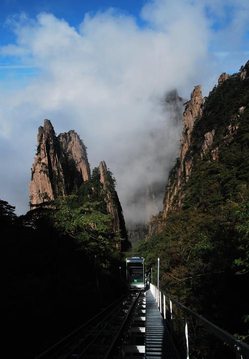 穿越西海大峡谷 中国黄山第二届户外旅游节欢乐开启